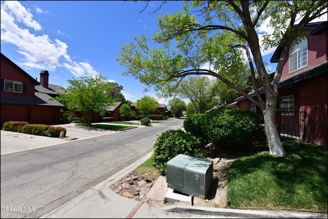 Building Photo - 31 Stratford Hall Cir