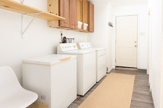 Building Photo - Cozy Zen Retreat Home with 4BD+3BA  Share ...