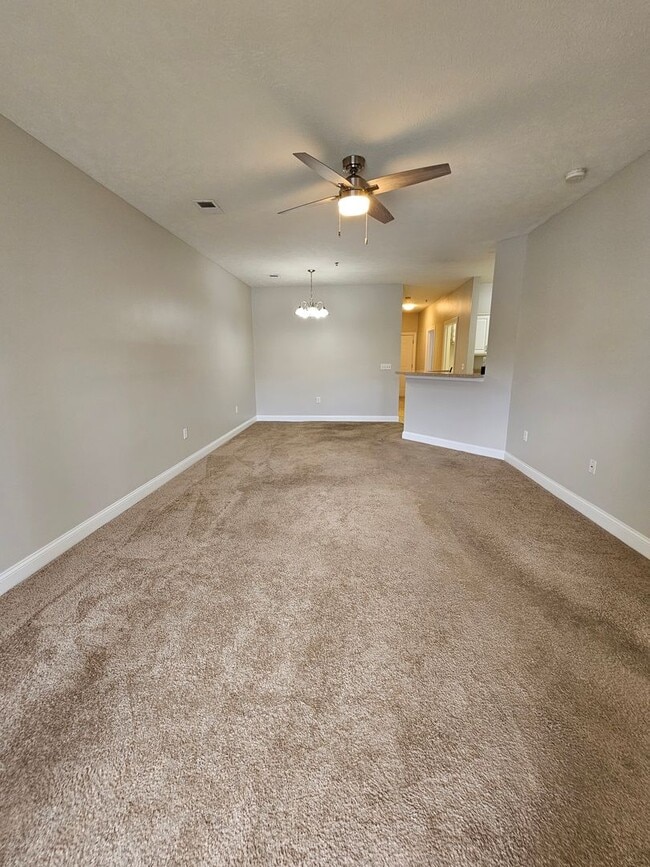 Building Photo - Fountain Pointe 3 bed 2 bath - Long Term R...