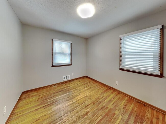 Building Photo - 2921 W 70 1/2 St