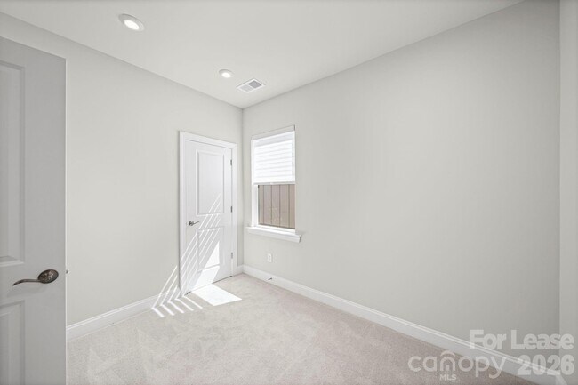 Building Photo - 424 Old Town Vlg Rd