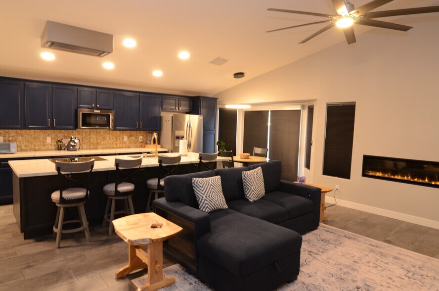 Building Photo - 1671 E Redfield Rd