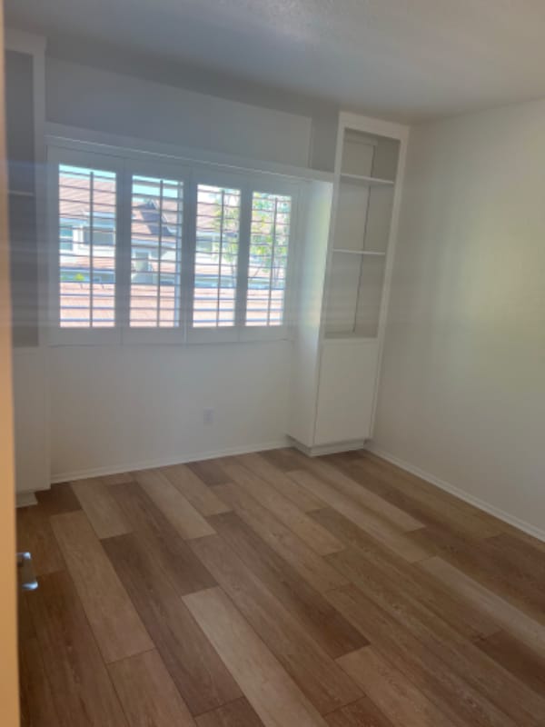 Building Photo - 674 Springbrook N