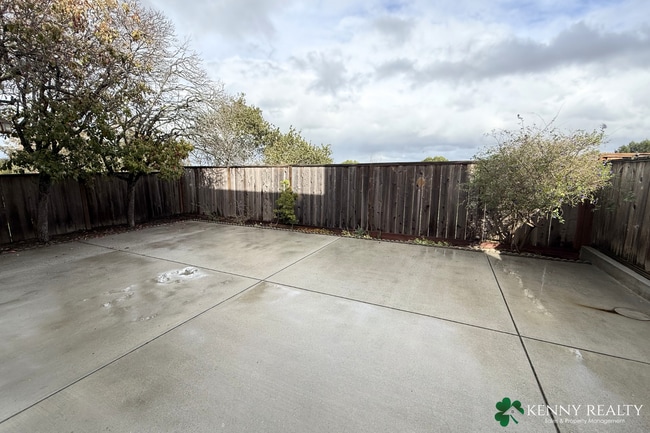 Building Photo - Remodeled 2BR/2.5BA Duplex with 2-Car Garage in San Mateo