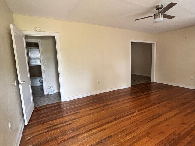Building Photo - 4661 Londonderry Dr