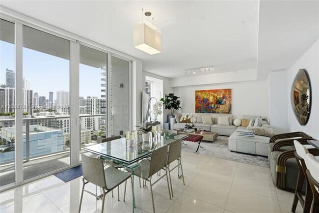 Building Photo - 601 NE 27th St