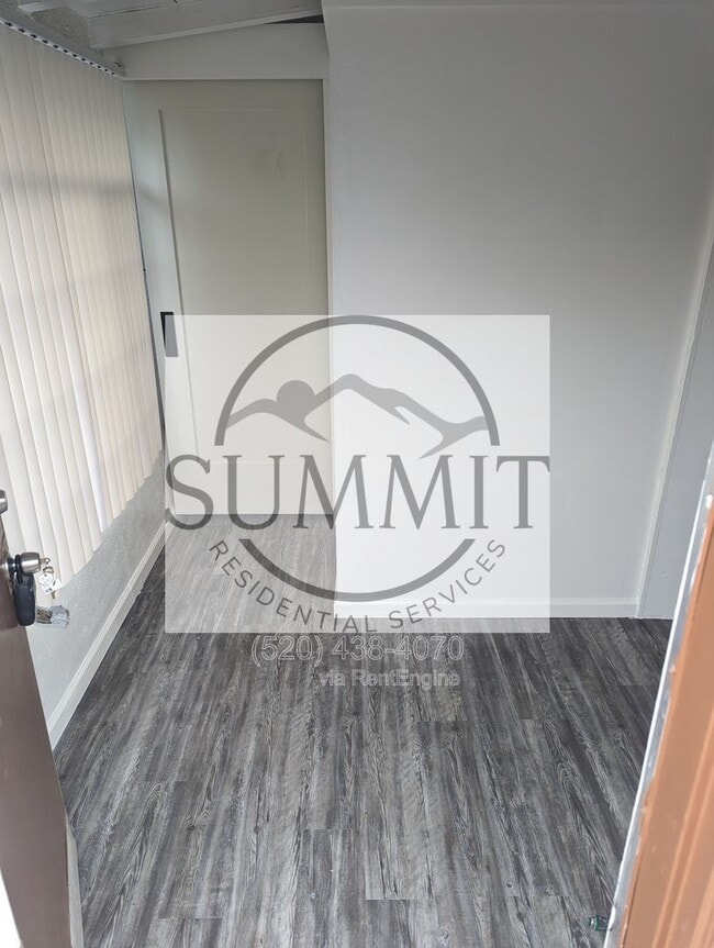 Building Photo - 272 E Calle Arizona