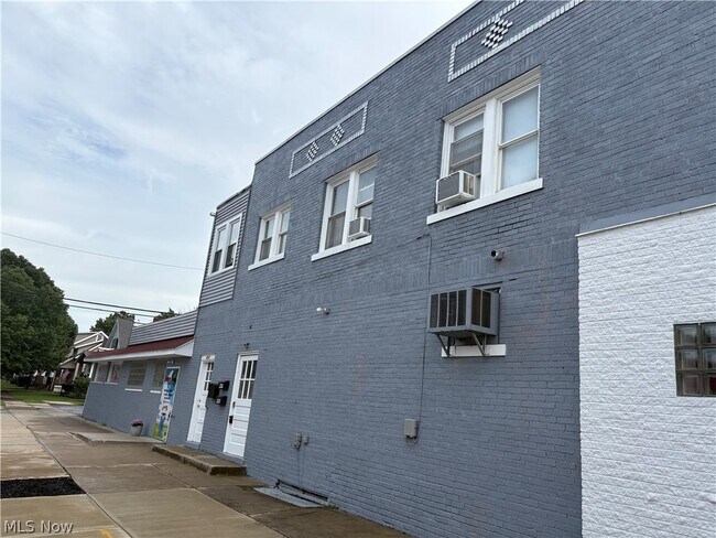 Building Photo - 445 E 200th St