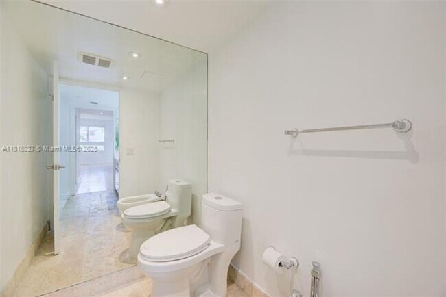 Building Photo - 151 Crandon Blvd