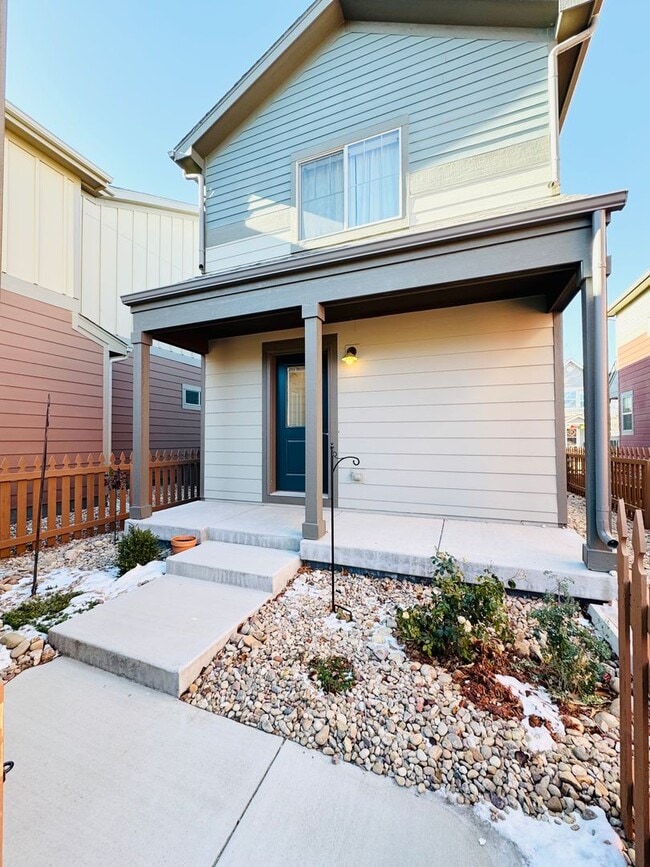 Building Photo - Charming 2 Bed, 2.5 Bath house located off of 119 and 287. Across from Longmont Rec Center and St...
