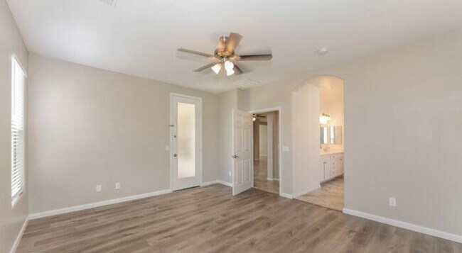 Building Photo - 4505 W Pleasant Ln