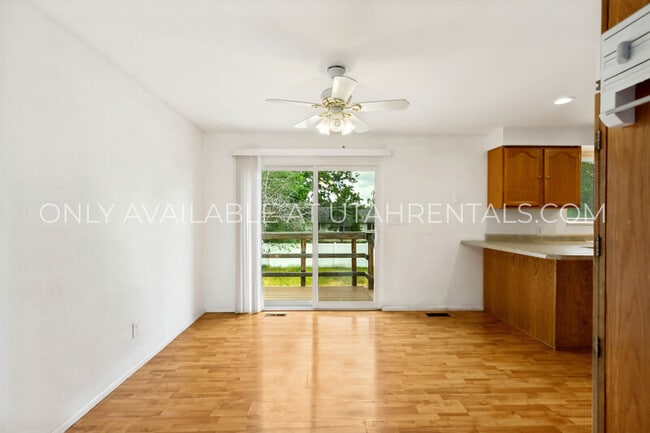 Building Photo - 262 1165 N