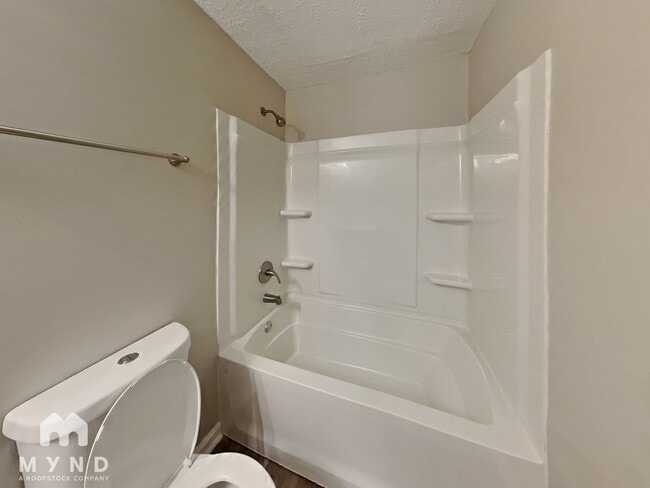 Building Photo - 150 Single Oak Dr