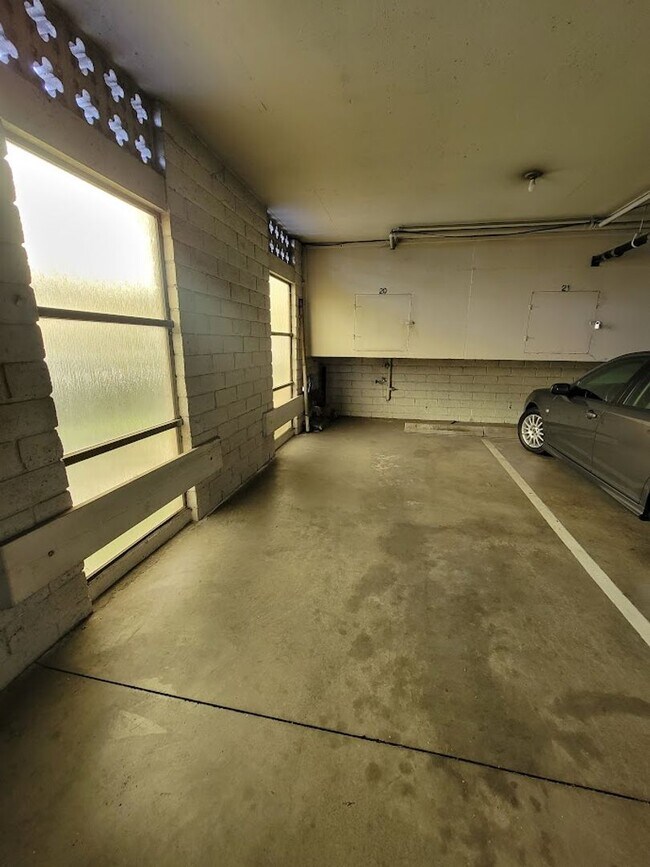 Building Photo - HUGE UPPER 1BD/1.5BA CONDO WITH LOFT, PARKING LAUNDRY AND 2 PRIVATE BALCONIES!!