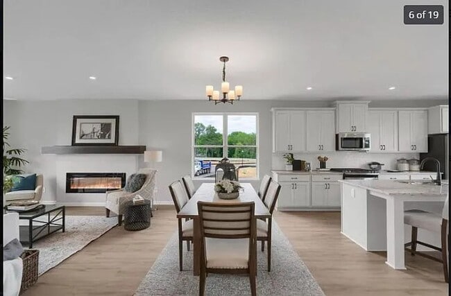 Building Photo - Modern Elegance Meets Everyday Comfort in ...
