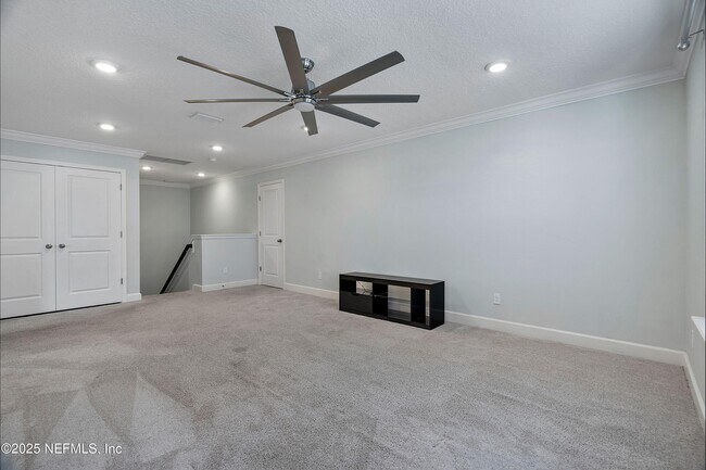 Building Photo - 150 Whisper Rock Dr