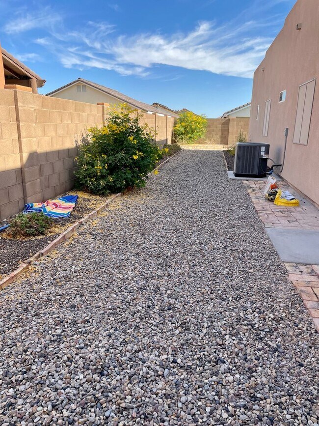 Building Photo - Beautiful Southwestern-Style Home in El Rancho Encantado