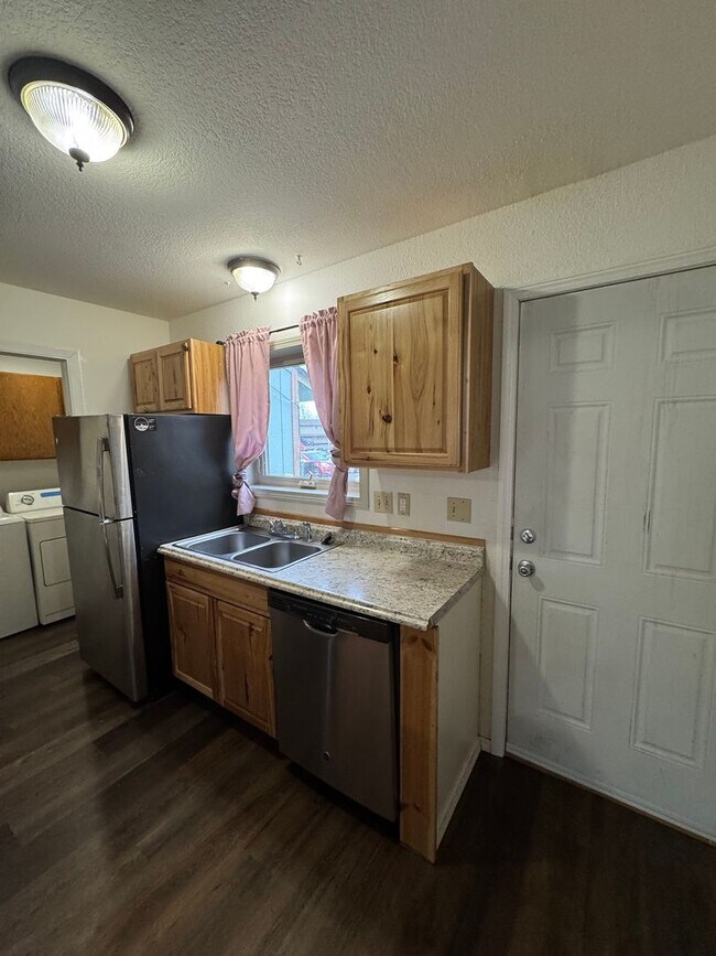 Building Photo - 8101 E 16th Ave