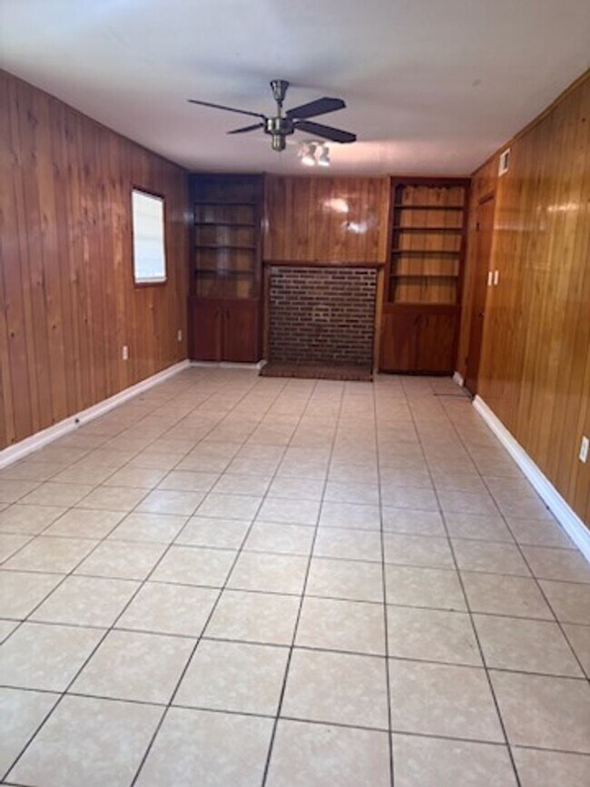 Building Photo - 2835 Teresa Dr
