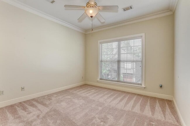 Building Photo - 2800 Belle Chase Ln