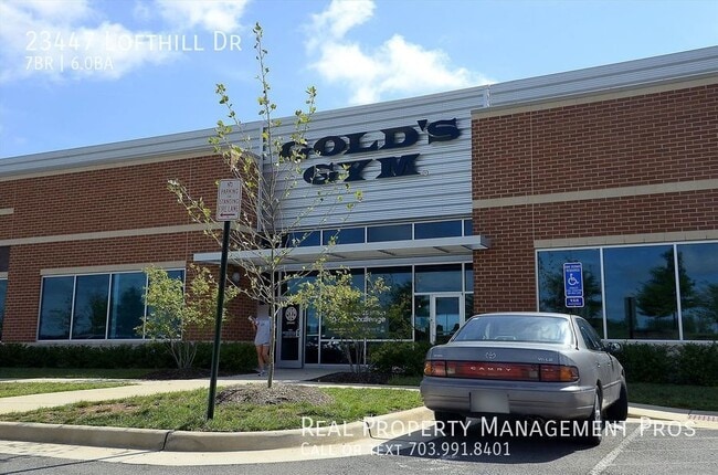 Building Photo - Beautifully Maintained 7 Bedroom 6 Bath Ho...