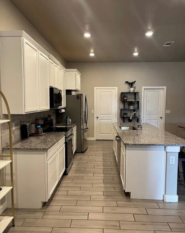 Building Photo - 1322 Lantana Ct