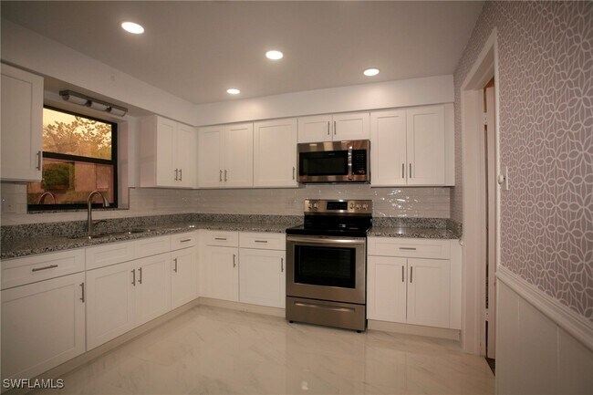Building Photo - 289 Coral Dr