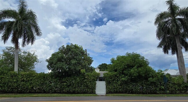 Building Photo - 340 Bamboo Rd