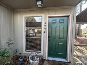 Building Photo - 929 Ridgepoint Ct