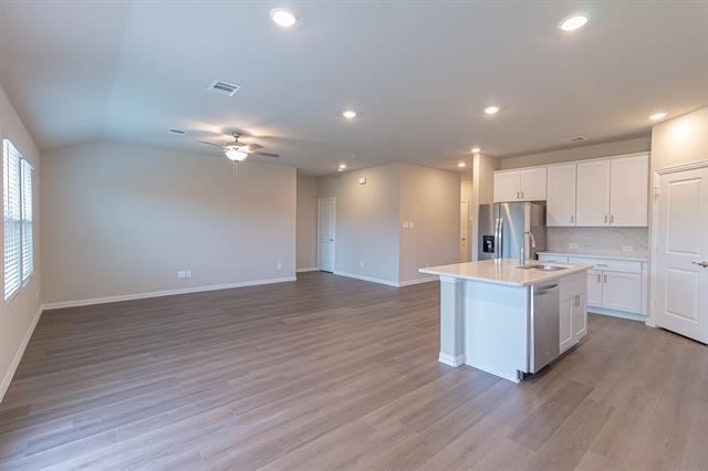 Building Photo - 2210 Gustavus Dr