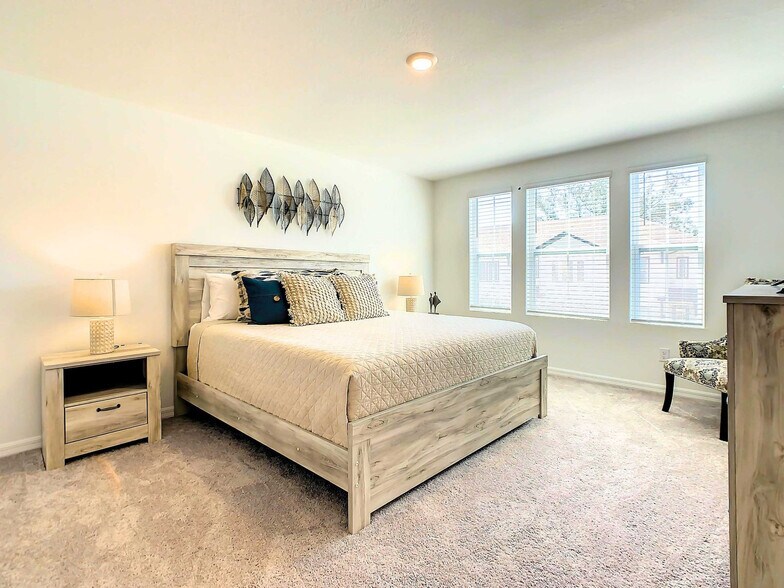 Building Photo - 820 Longboat Dr