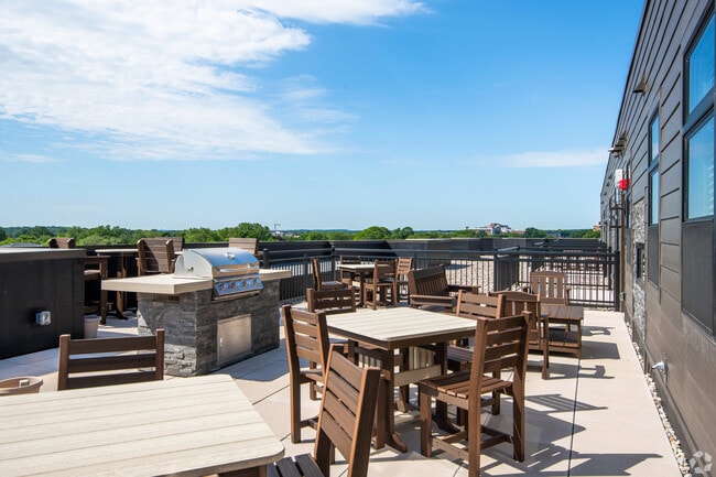 Rooftop Patio - West Washington Place