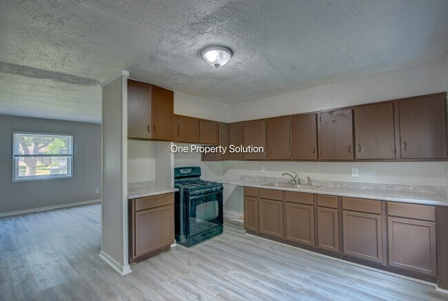 Building Photo - 5649 E 13th Pl