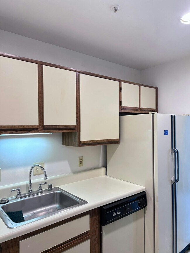 Building Photo - 18411 Guildberry Dr