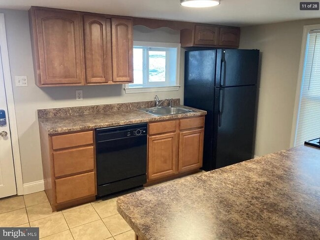 Building Photo - 341 Emmett St