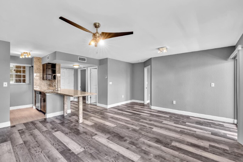 Building Photo - 2850 N Oakland Forest Dr