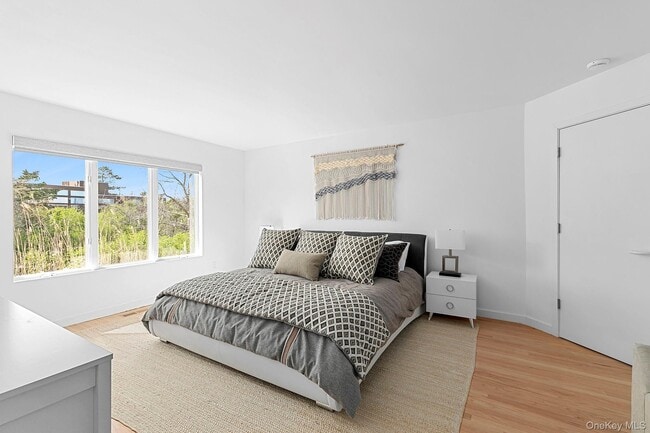 Building Photo - 3 Old Meadow Bend