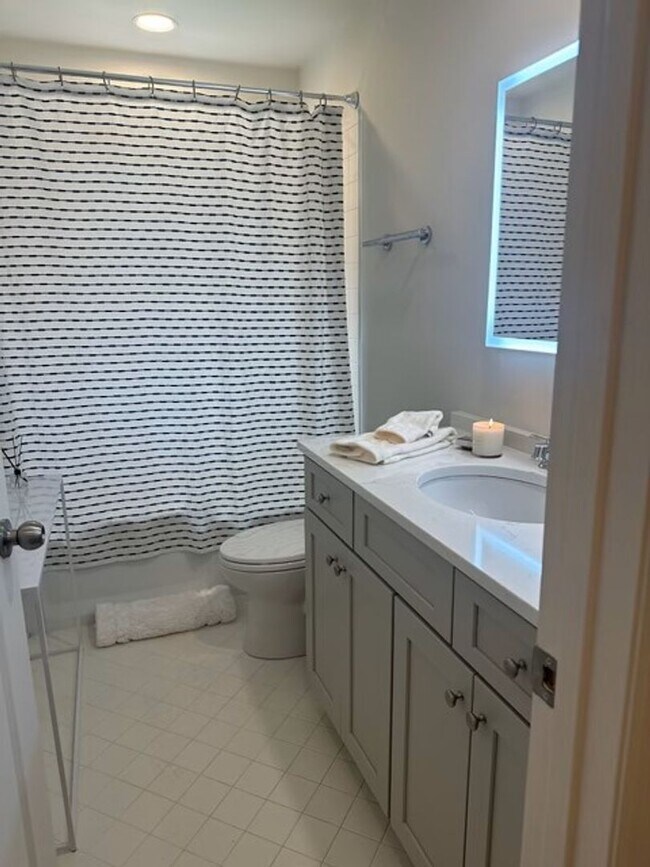 Building Photo - Fully Furnished House in West Hills – Knoxville, TN