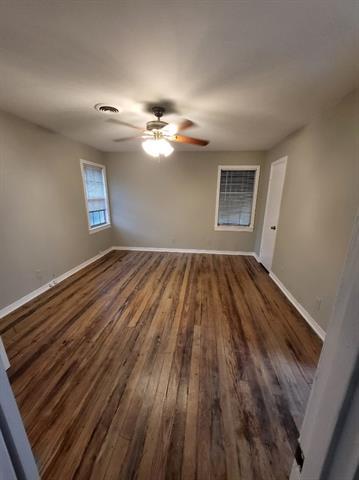 Building Photo - 1006 W Lamar St