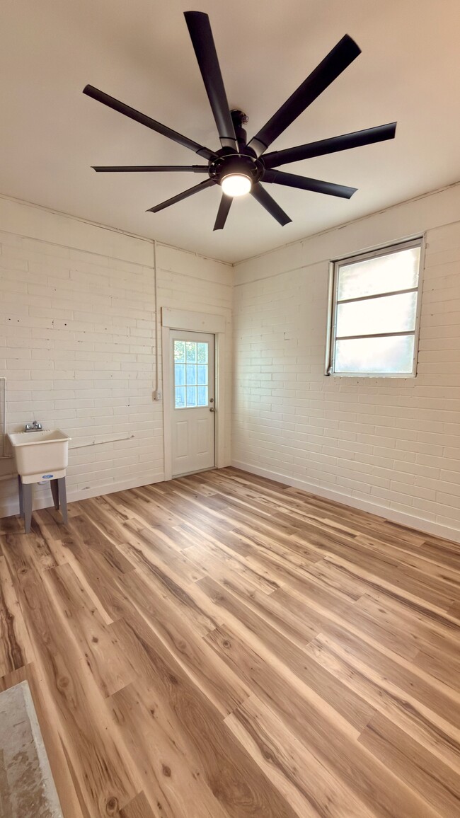 Building Photo - 6910 Corkwood Rd