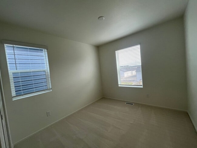 Building Photo - Brand New Home in Mosaic