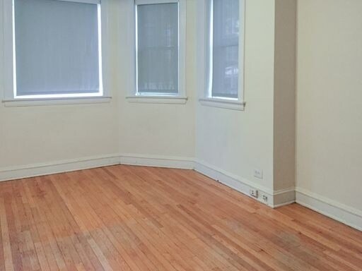 Building Photo - 2208 W Foster Ave