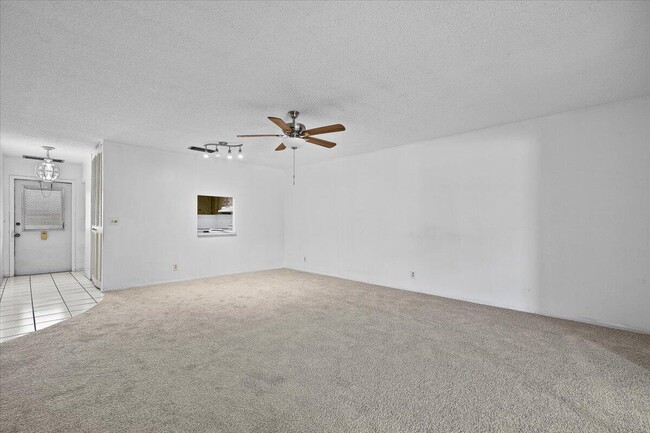 Building Photo - 102 Amherst Ln