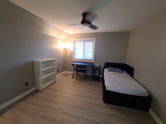 Building Photo - 1 bed 1 bath in UTC with great amenities P...