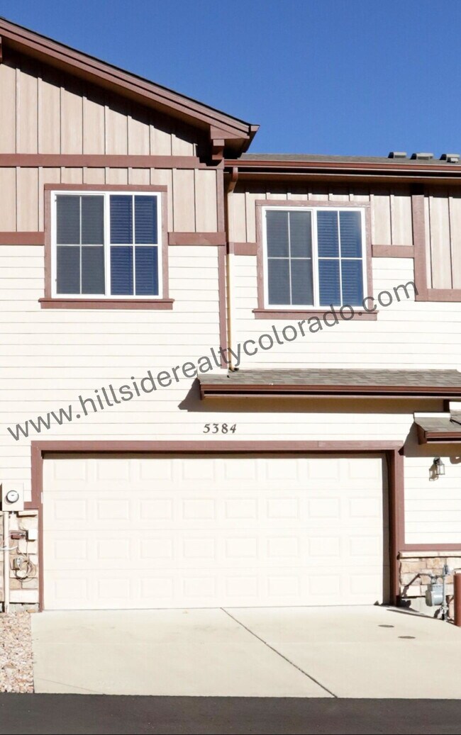 Building Photo - Your Dream Townhome Awaits — Comfort, Styl...