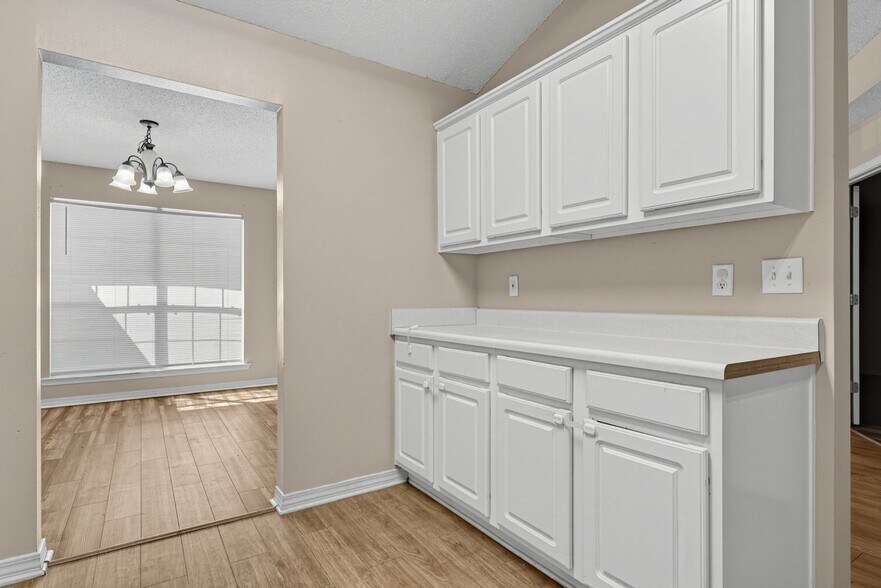 Building Photo - 1387 Hunters Ridge Dr W