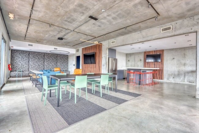 Building Photo - Awesome 1BR Loft Style Condo Overlooking Midtown!