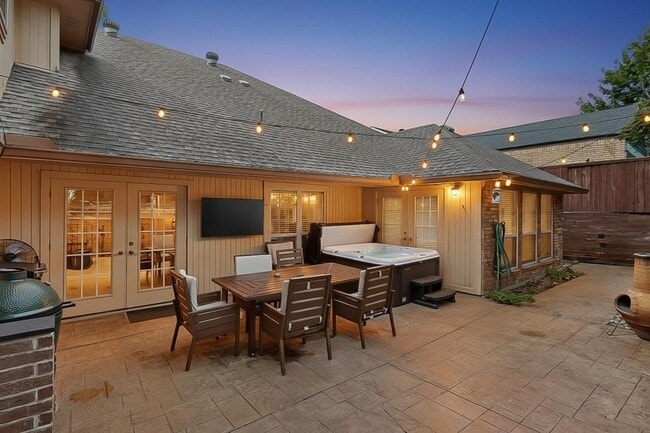 Building Photo - 2806 Sausalito Dr