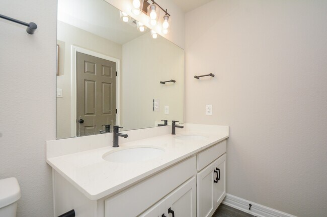 Building Photo - 108 Summer Pool Ct