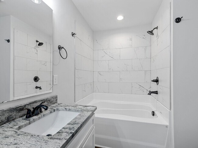 Building Photo - 3 Bed, 2.5 Bath - Lucky Penny - Furnished ...